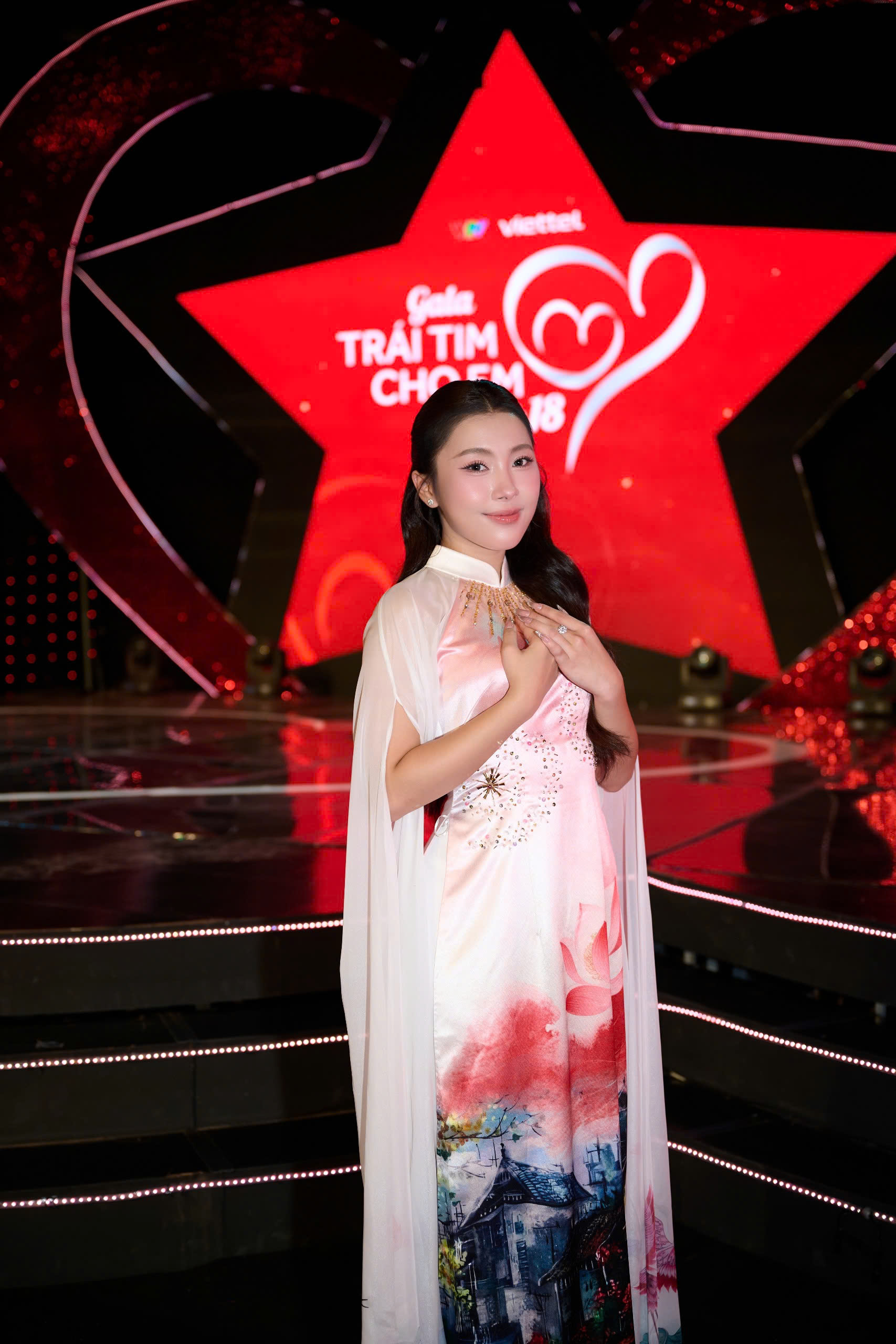 D&agrave;n hoa hậu, &aacute; hậu sẻ chia y&ecirc;u thương với trẻ em mắc bệnh tim dịp Trung thu - Ảnh 7.