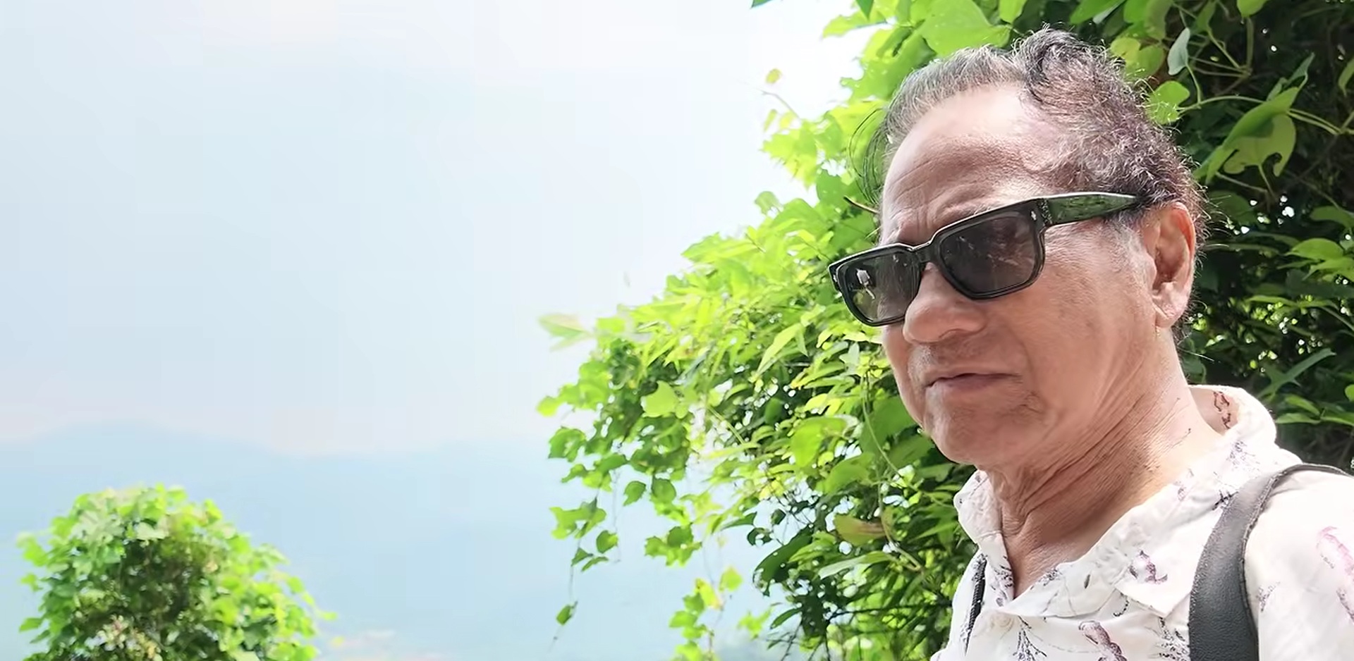 Chế Linh U90 leo bộ lên đỉnh Yên Tử: "Non sông đất nước hùng vĩ quá" - Ảnh 2. Chế Linh U90 leo bộ lên đỉnh Yên Tử: "Non sông đất nước hùng vĩ quá" - Ảnh 2.