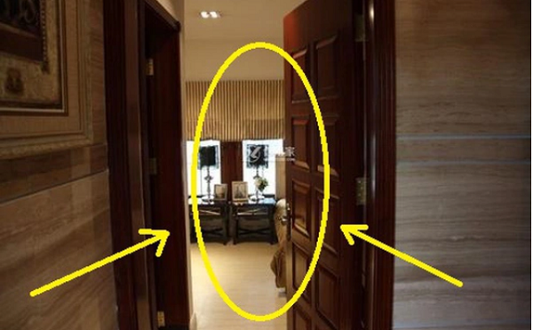 Cửa chính nên mở ra ngoài hay vào trong? Chi tiết phong thủy được cho là giúp đón tài lộc - Ảnh 1.