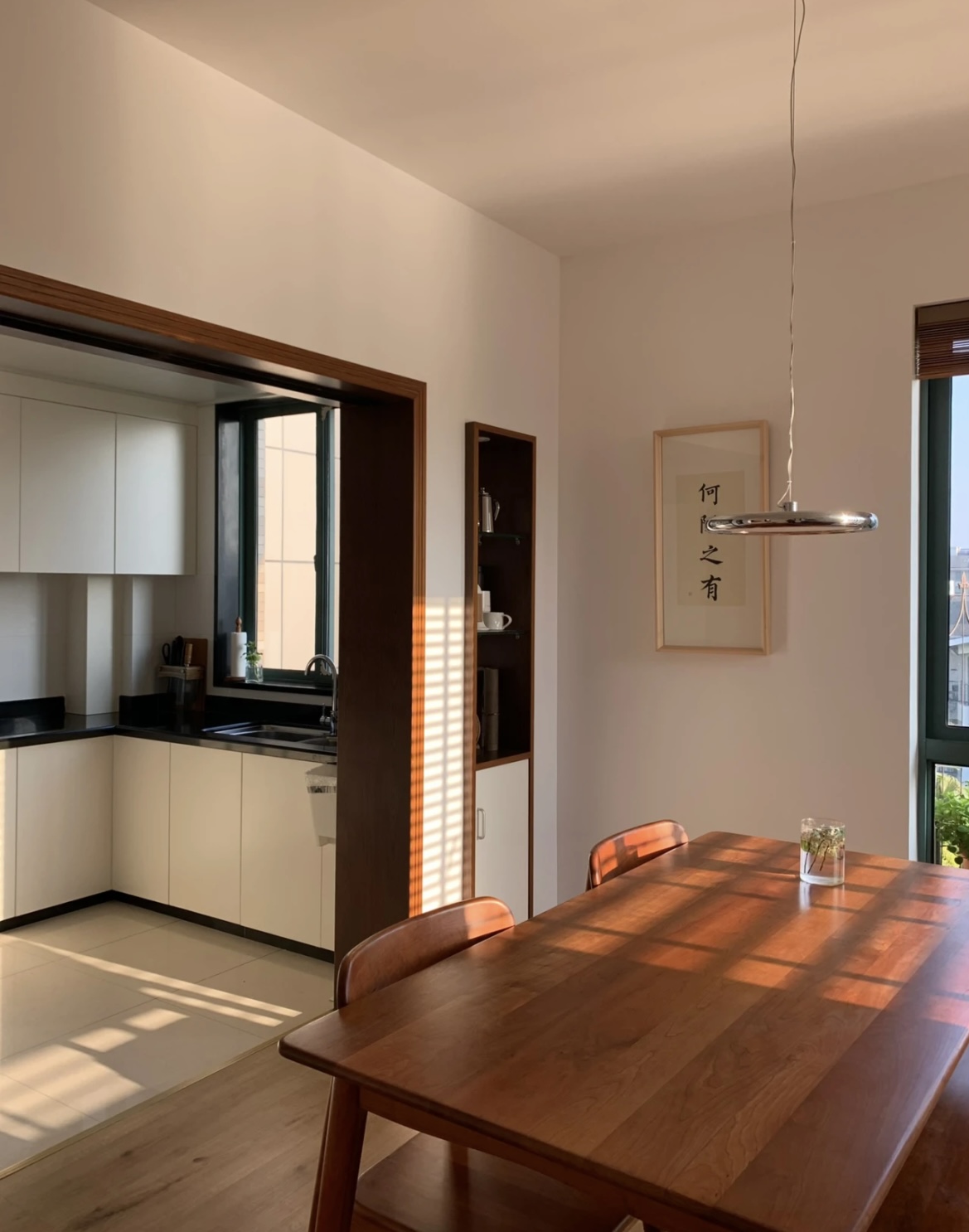 Tại sao ngày càng nhiều người từ bỏ sofa và bàn trà trong không gian sống hiện đại? - Ảnh 5. Tại sao ngày càng nhiều người từ bỏ sofa và bàn trà trong không gian sống hiện đại? - Ảnh 5.