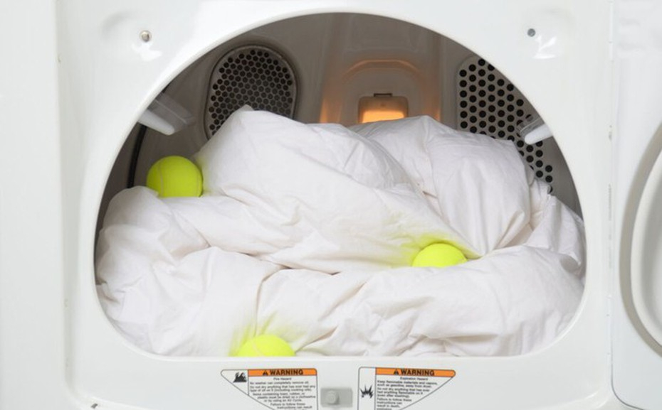 Mẹo giặt &aacute;o phao hiệu quả với 2 quả b&oacute;ng tennis bạn kh&ocirc;ng thể bỏ qua - Ảnh 1.