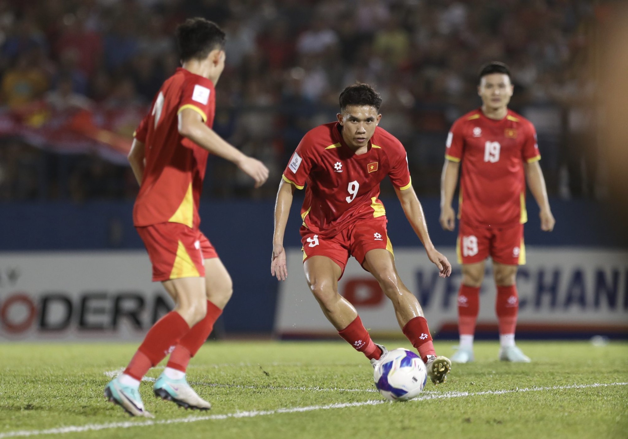 Quang Hải chính thức vắng mặt tại FIFA ASEAN Cup, HLV Kim Sang-sik gọi ai lên thay thế? - Ảnh 2. Quang Hải chính thức vắng mặt tại FIFA ASEAN Cup, HLV Kim Sang-sik gọi ai lên thay thế? - Ảnh 2.