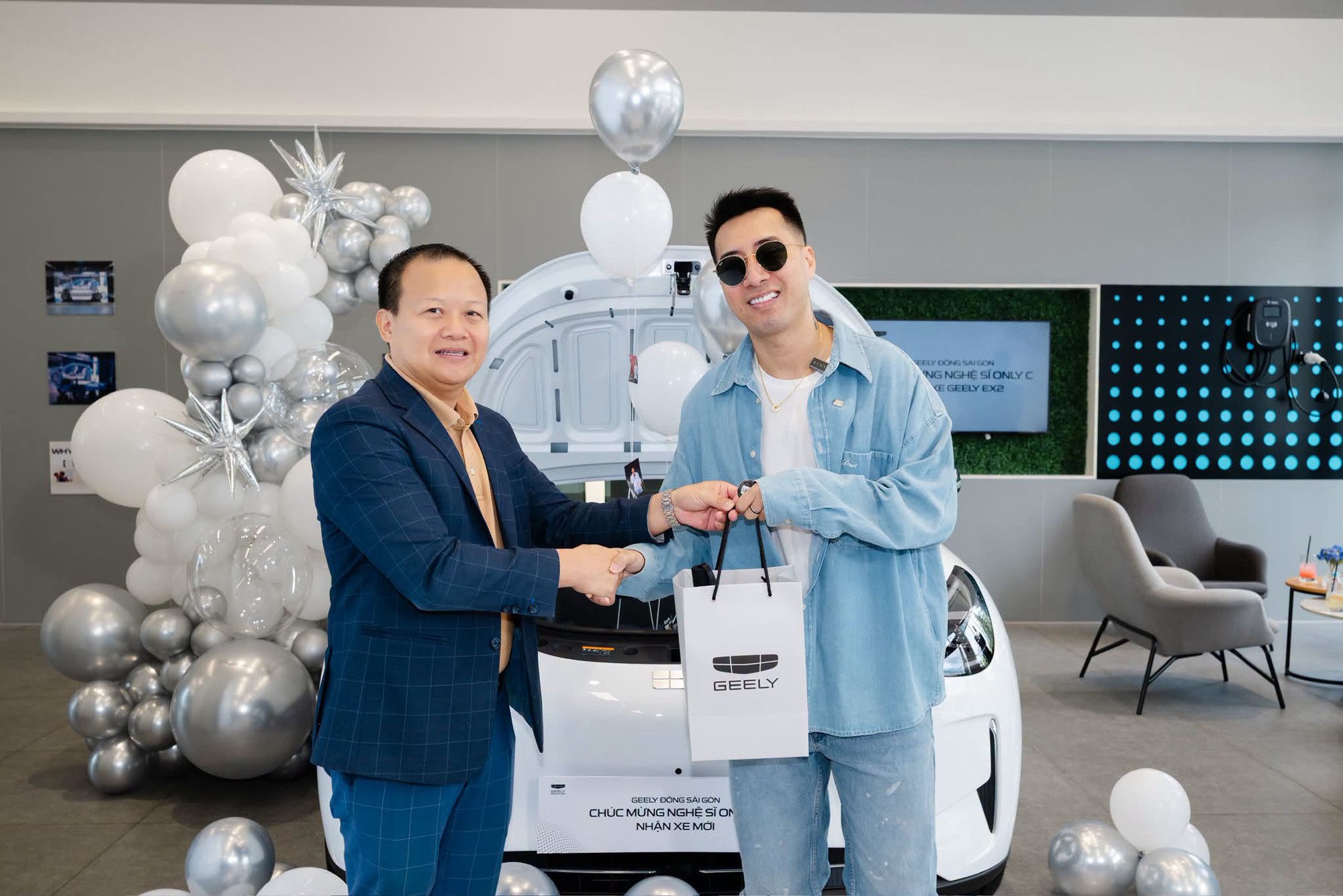 Chỉ mất 5 phút để chốt xe, Only C “chê” gì sau một tháng sử dụng Geely EX2? - Ảnh 1. Chỉ mất 5 phút để chốt xe, Only C “chê” gì sau một tháng sử dụng Geely EX2? - Ảnh 1.