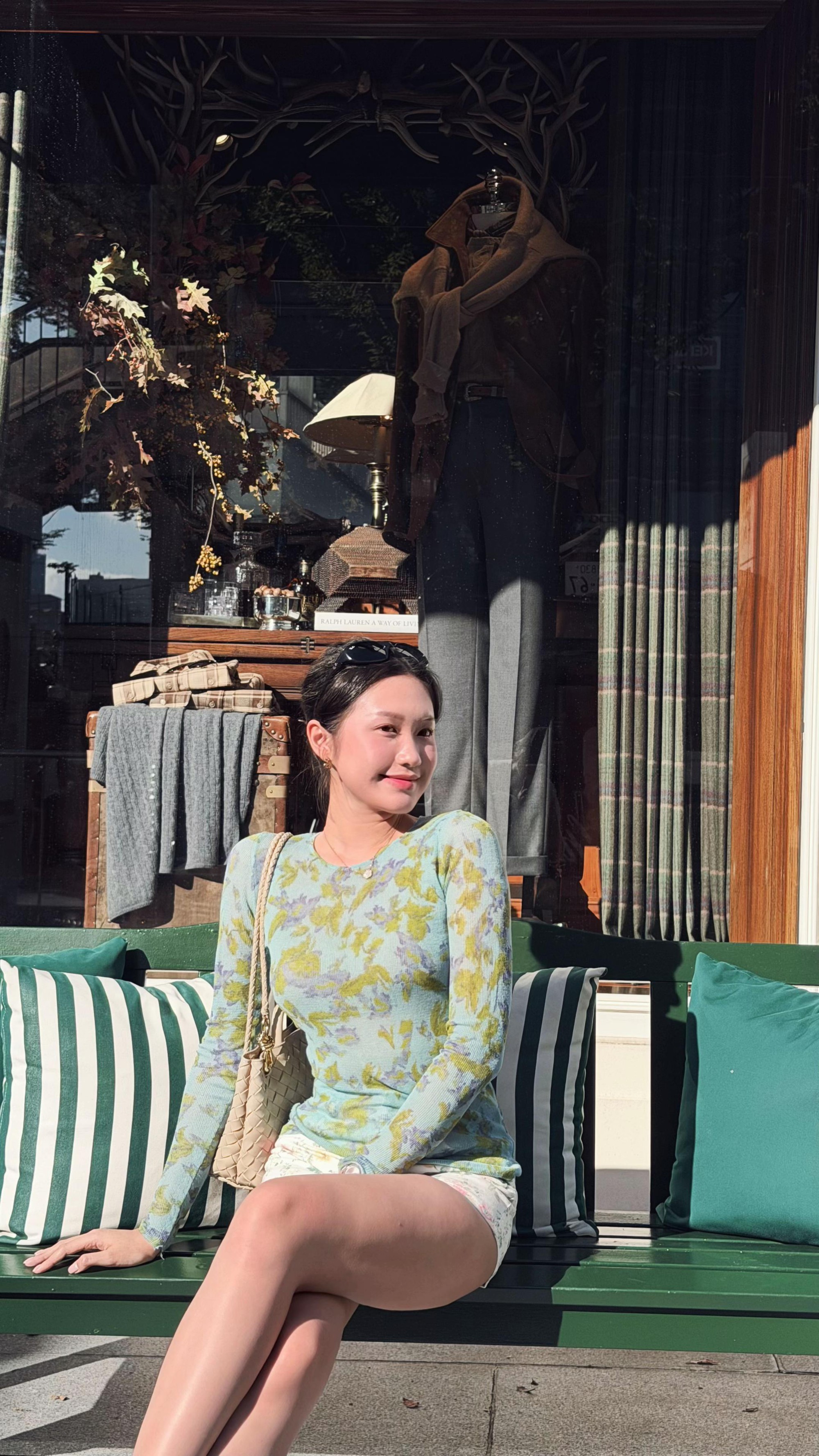 Doãn Hải My gây tranh cãi với phong cách thời trang trong chuyến đi Nhật Bản - Ảnh 5. Doãn Hải My gây tranh cãi với phong cách thời trang trong chuyến đi Nhật Bản - Ảnh 5.