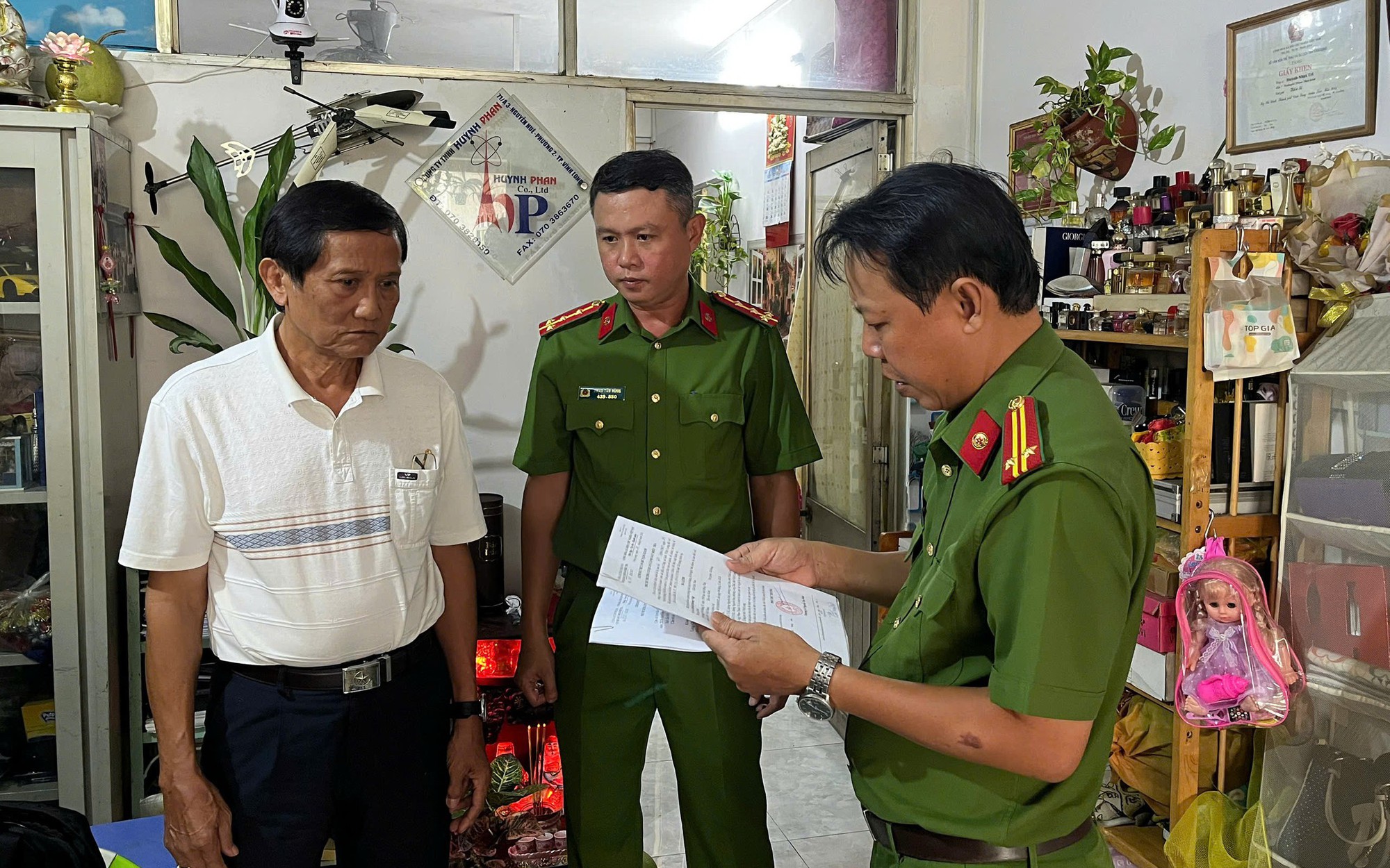 Công an điều tra các cuộc gọi cho thuê giá 1.400 - 1.800 đồng/phút: Bắt tạm giam 2 nam thanh niên - Ảnh 2.