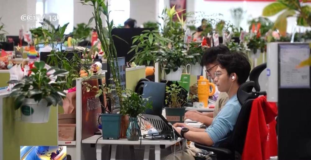 Trồng rau ở văn ph&ograve;ng: Tr&agrave;o lưu &ldquo; n&ocirc;ng d&acirc;n c&ocirc;ng sở &rdquo; ph&aacute;t triển mạnh mẽ năm 2026 - Ảnh 6.
