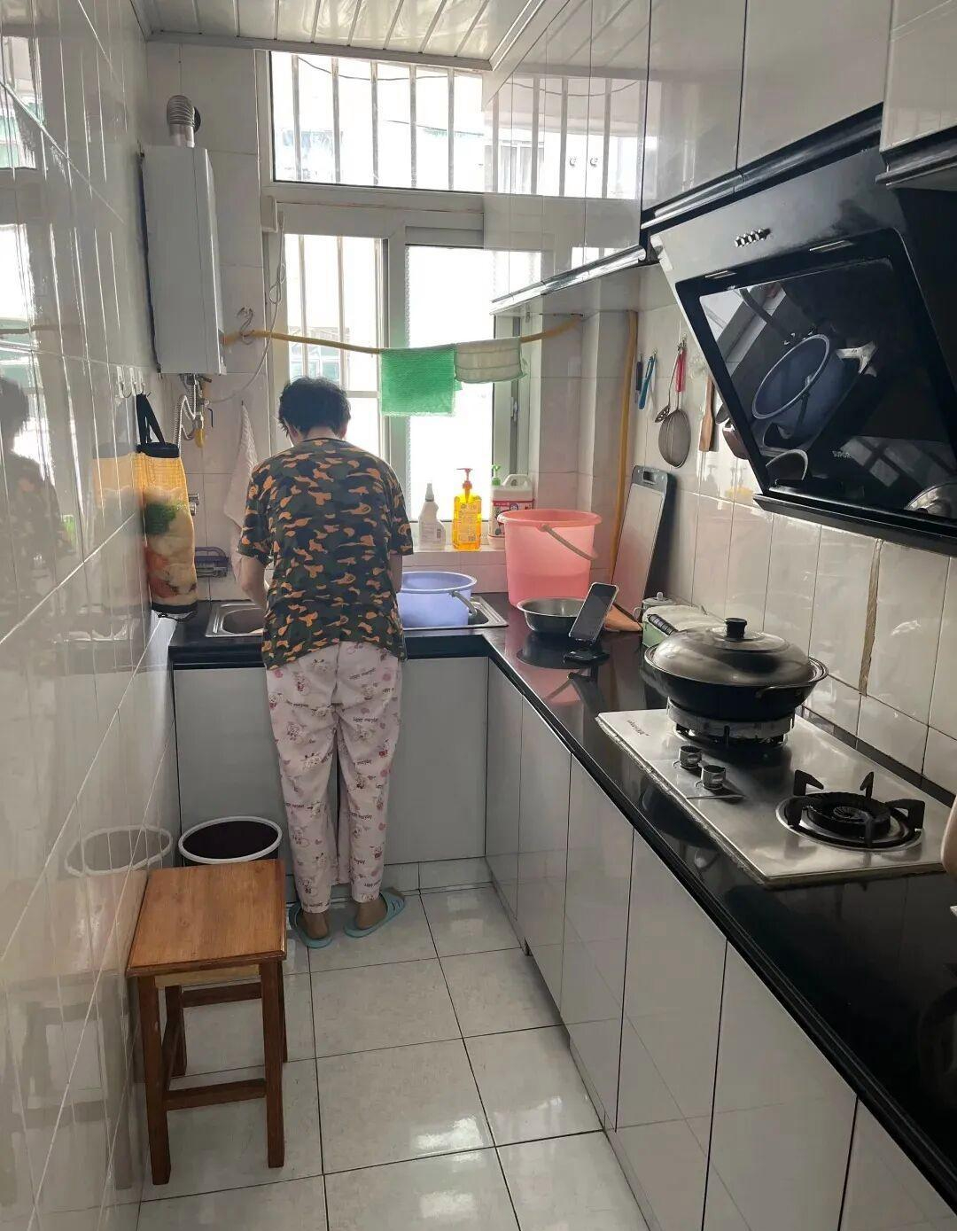 Cụ b&agrave; 75 tuổi sống tự lập: Căn nh&agrave; nhỏ v&agrave; cuộc sống b&igrave;nh y&ecirc;n kh&ocirc;ng l&agrave;m phiền con ch&aacute;u - Ảnh 2.