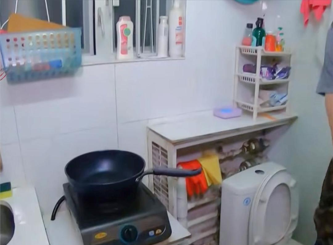 Mẹ đơn th&acirc;n v&agrave; con g&aacute;i sống trong 5 m&sup2;: Cuộc sống đầy ấm &aacute;p giữa chật chội - Ảnh 6.
