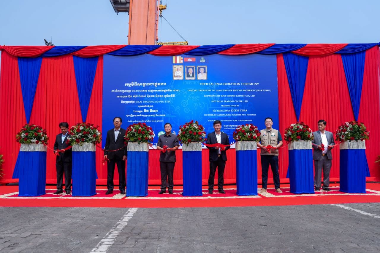 Campuchia lần đầu l&agrave;m việc chưa từng c&oacute;: Xuất khẩu 10.000 tấn gạo bằng t&agrave;u chở h&agrave;ng rời, điểm đến l&agrave; một đối t&aacute;c lớn của gạo Việt Nam - Ảnh 2.