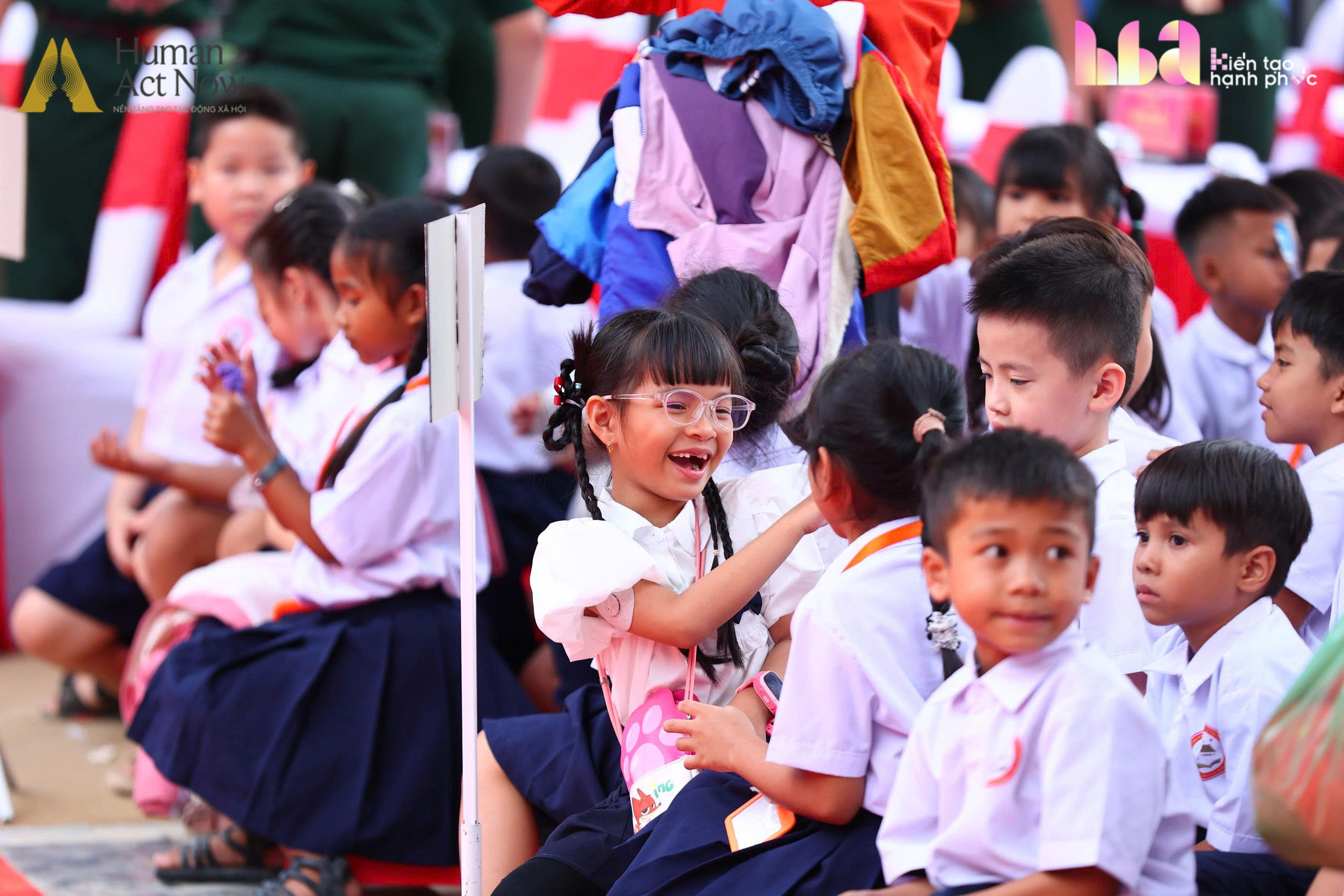 Ngày đặc biệt của hơn 1.000 học sinh Trường Phổ thông nội trú Tiểu học và Trung học cơ sở Tây Giang - Ảnh 3.