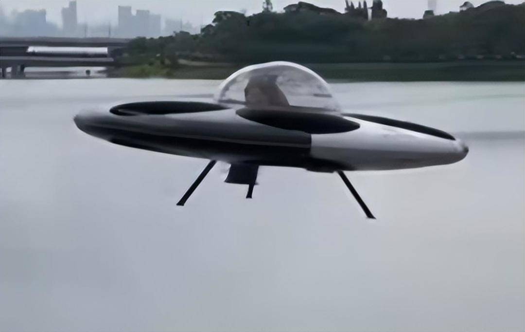 Trung Quốc ra mắt đĩa bay chở người độc đ&aacute;o , phương tiện tương lai năm 2026 - Ảnh 3.