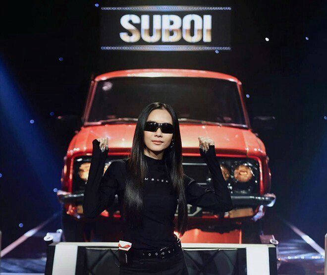 Suboi biểu diễn trước cựu Tổng thống Mỹ v&agrave; nhan sắc l&atilde;o h&oacute;a ngược như g&aacute;i 18 - Ảnh 7.
