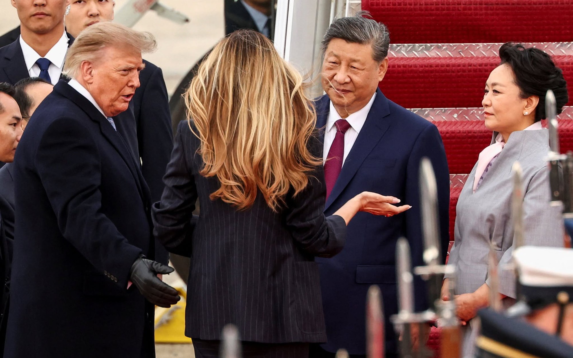 Chuyên gia 40 năm kinh nghiệm soi màn chào đón ông Tập Cận Bình của ông Trump: Nhiều chi tiết đáng chú ý