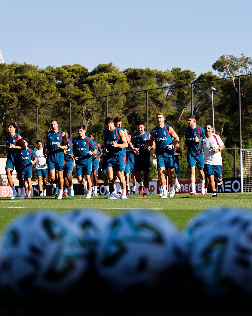 Ronaldo ở tuổi 41 sẵn s&agrave;ng ngồi ghế dự bị để gi&uacute;p Bồ Đ&agrave;o Nha th&agrave;nh c&ocirc;ng - Ảnh 1.