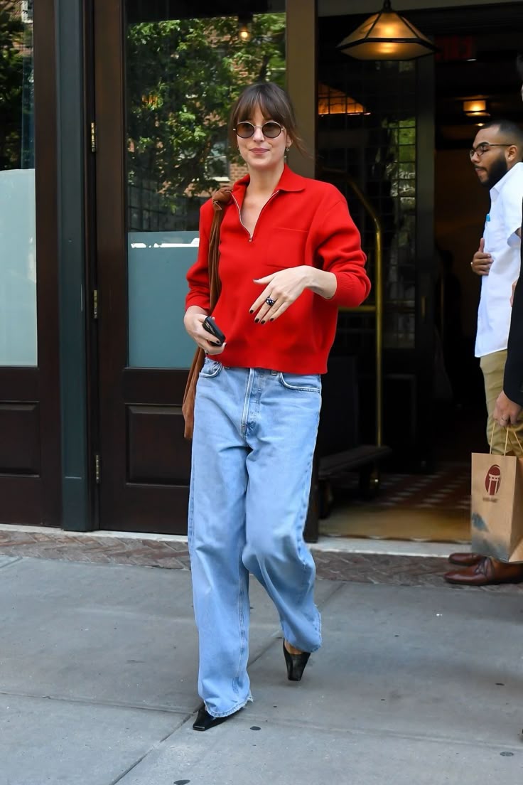 Dakota Johnson tỏa s&aacute;ng với Phong c&aacute;ch t&aacute;o bạo Tại Vogue World 2026 - Ảnh 12.