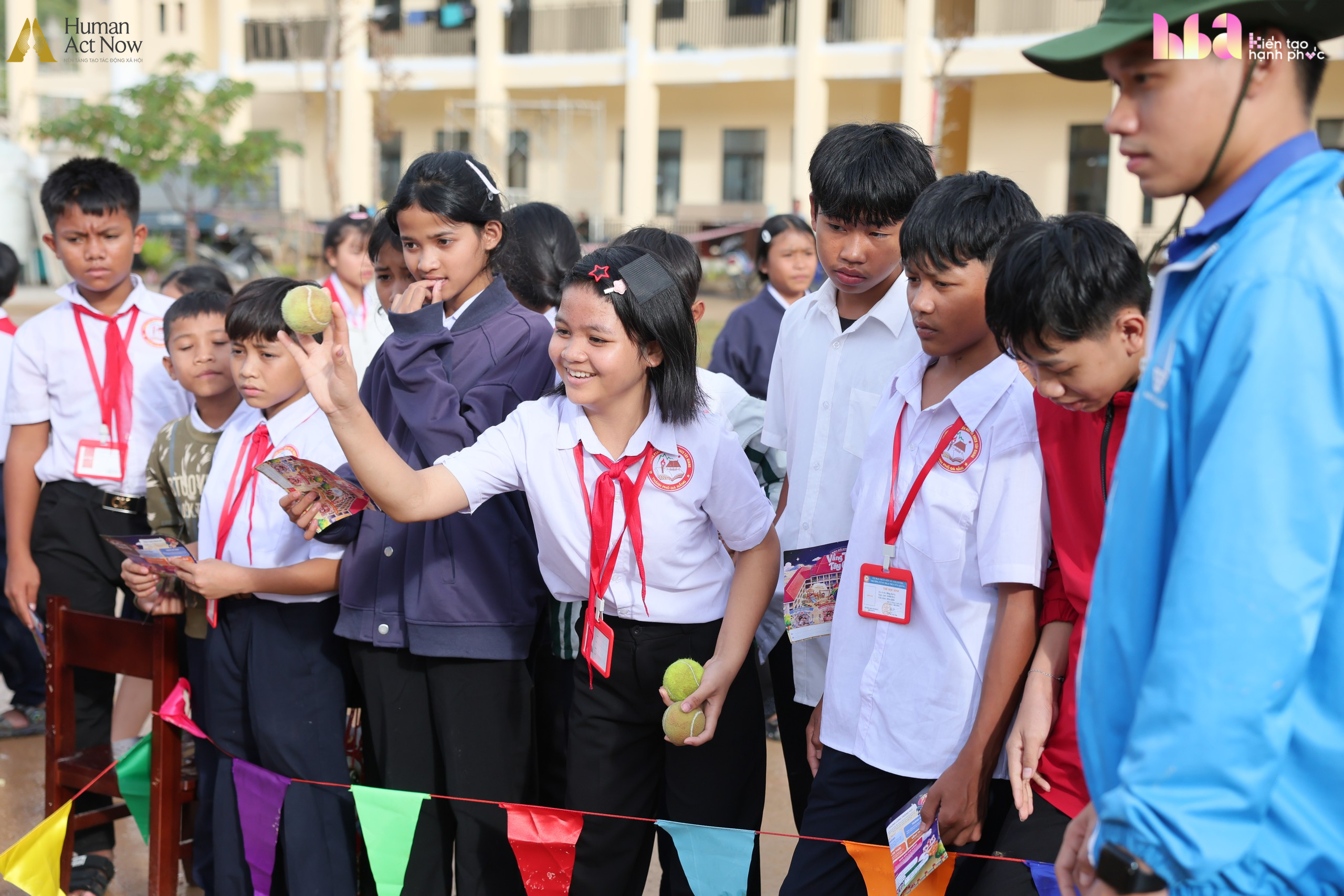 Vầng trăng Tây Giang nghe lời chúc từ hai đầu đất nước - Ảnh 7. Vầng trăng Tây Giang nghe lời chúc từ hai đầu đất nước - Ảnh 7.