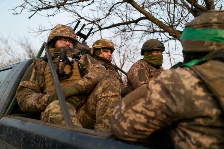 Chiến dịch Vivaldi b&ugrave;ng nổ: Ukraine tung đ&ograve;n "k&eacute;p" tr&ecirc;n kh&ocirc;ng - mặt đất, lập dấu mốc mới tr&ecirc;n thế giới - Ảnh 2.