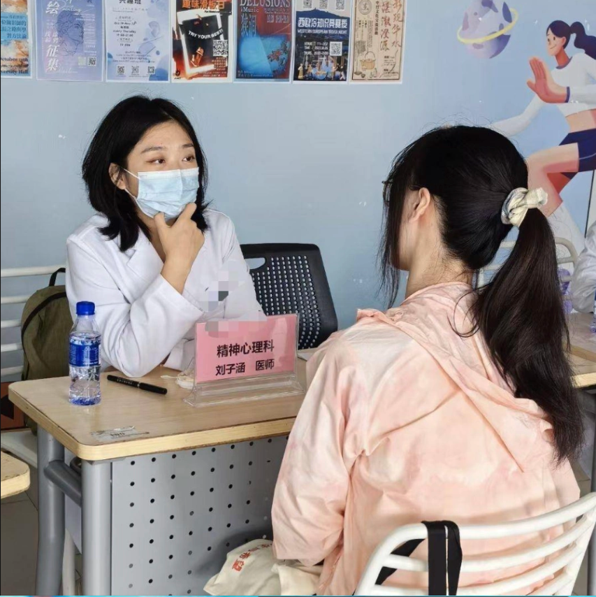 Nữ b&aacute;c sĩ từ bỏ nghề để l&agrave;m shipper v&agrave; h&aacute;t qu&aacute;n bar t&igrave;m kiếm sự c&acirc;n bằng cuộc sống - Ảnh 1.