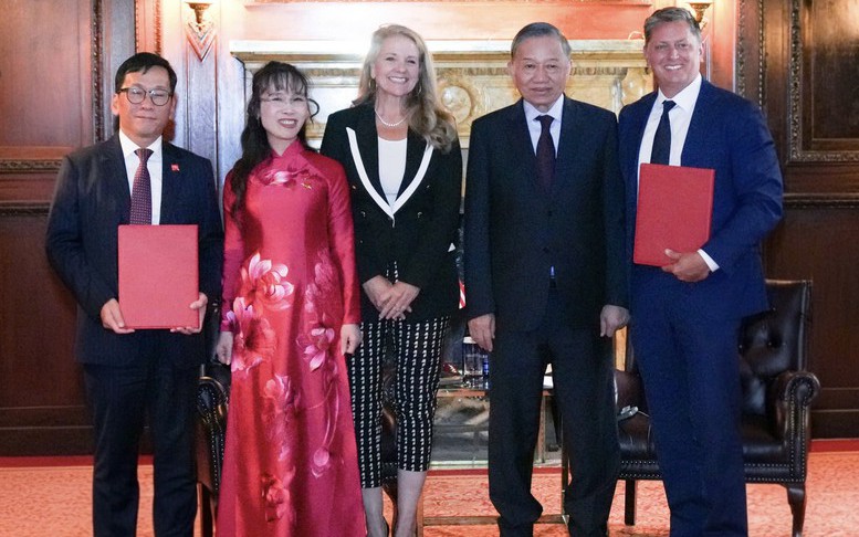 Tổng Bí thư, Chủ tịch nước chứng kiến tỷ phú Nguyễn Thị Phương Thảo và DN của Elon Musk ký thỏa thuận quan trọng
