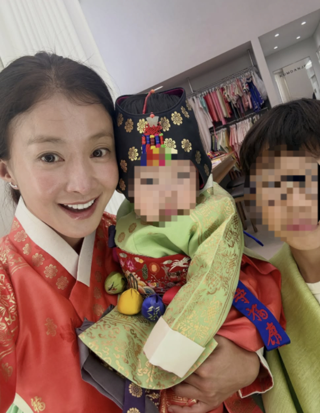 Lee Si Young g&acirc;y sốt khi tự thụ tinh ống nghiệm sinh con thứ 2 bất chấp chồng cũ phản đối - Ảnh 1.