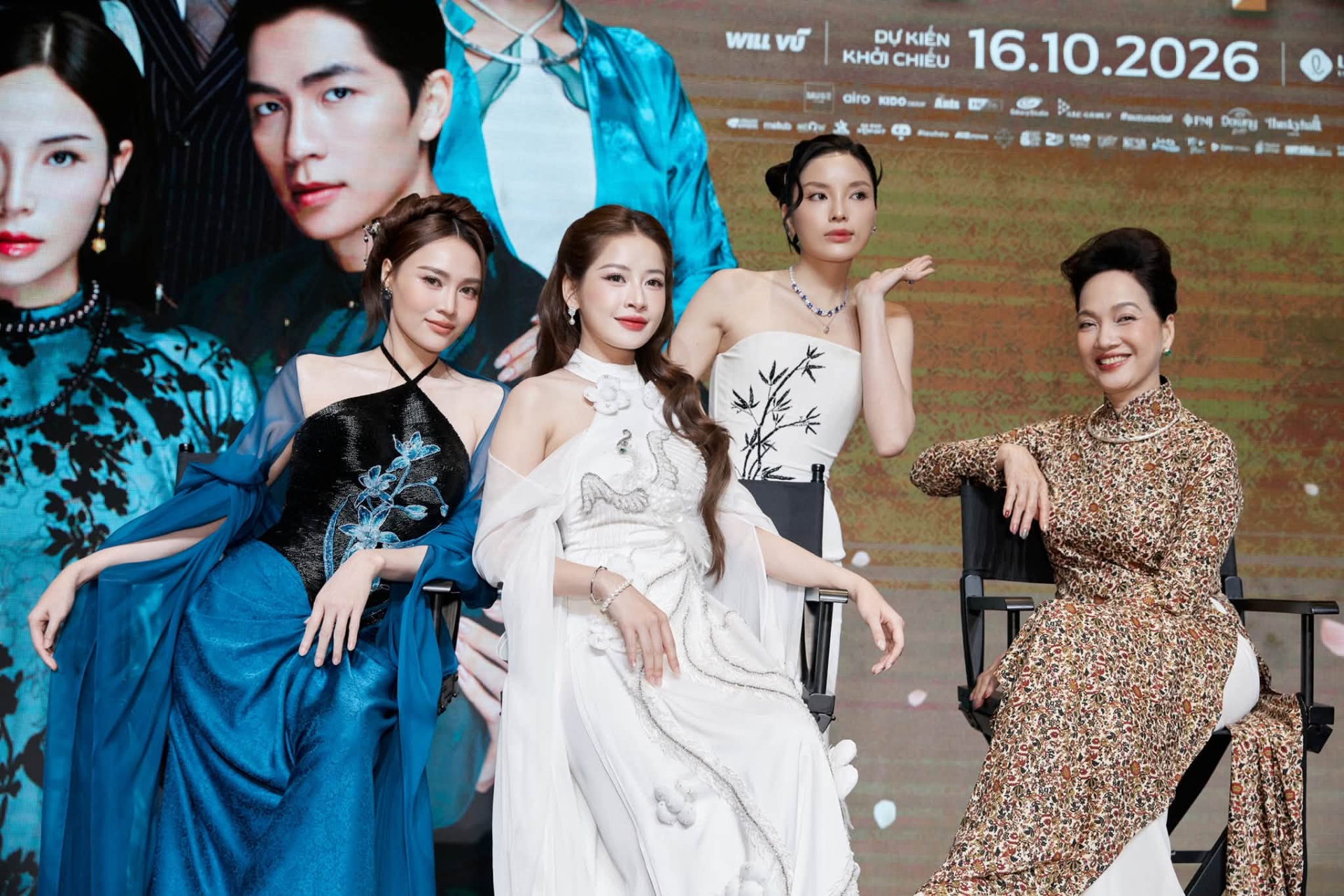 Ninh Dương Lan Ngọc tỏa s&aacute;ng tại showcase Chị Chị Em Em 3 c&ugrave;ng Chi Pu v&agrave; Kỳ Duy&ecirc;n - Ảnh 1.