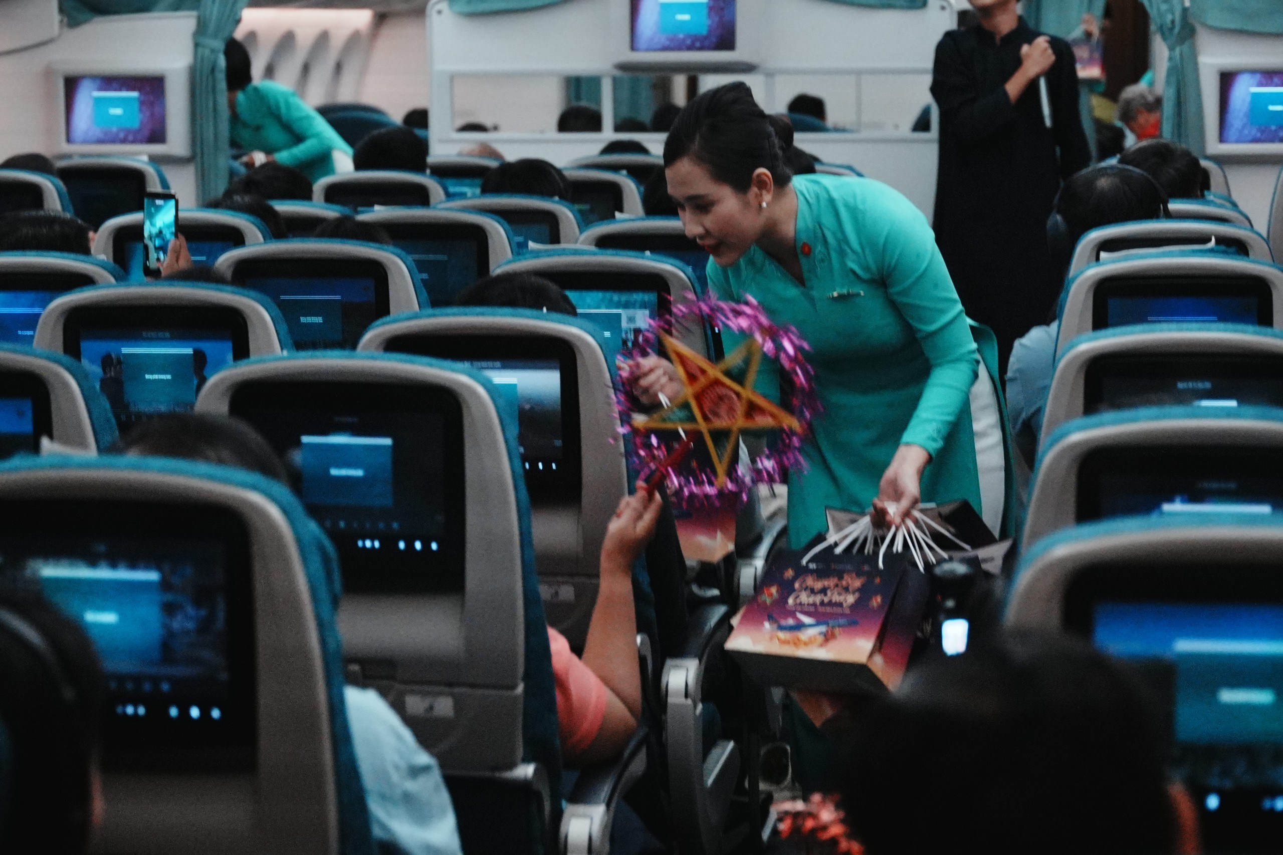 Việt Nam vừa xuất hiện 1 chuyến bay đặc biệt, tất cả hành khách đều được tặng quà ở độ cao trên 10.000 m - Ảnh 6.