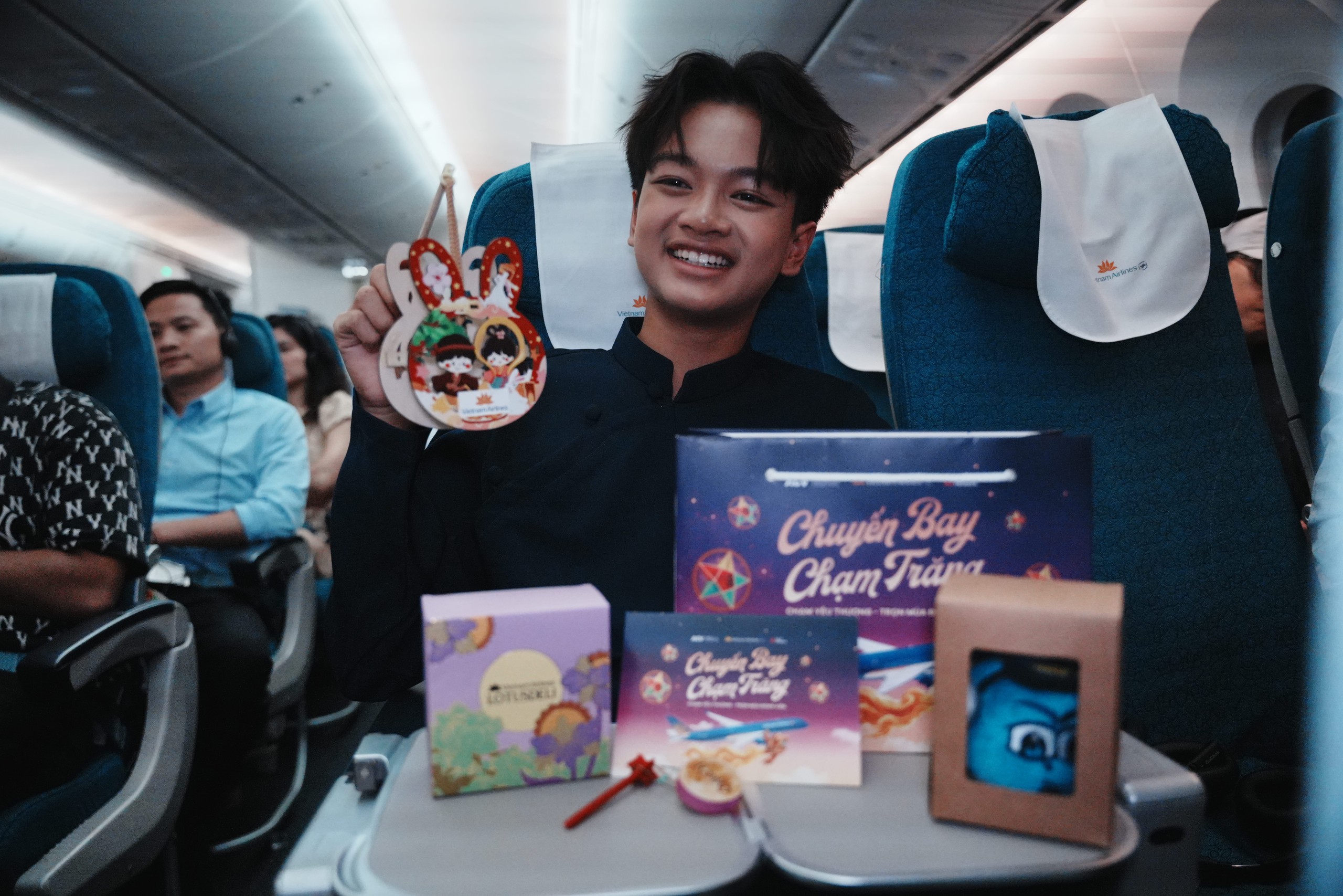 Việt Nam vừa xuất hiện 1 chuyến bay đặc biệt, tất cả hành khách đều được tặng quà ở độ cao trên 10.000 m - Ảnh 9.