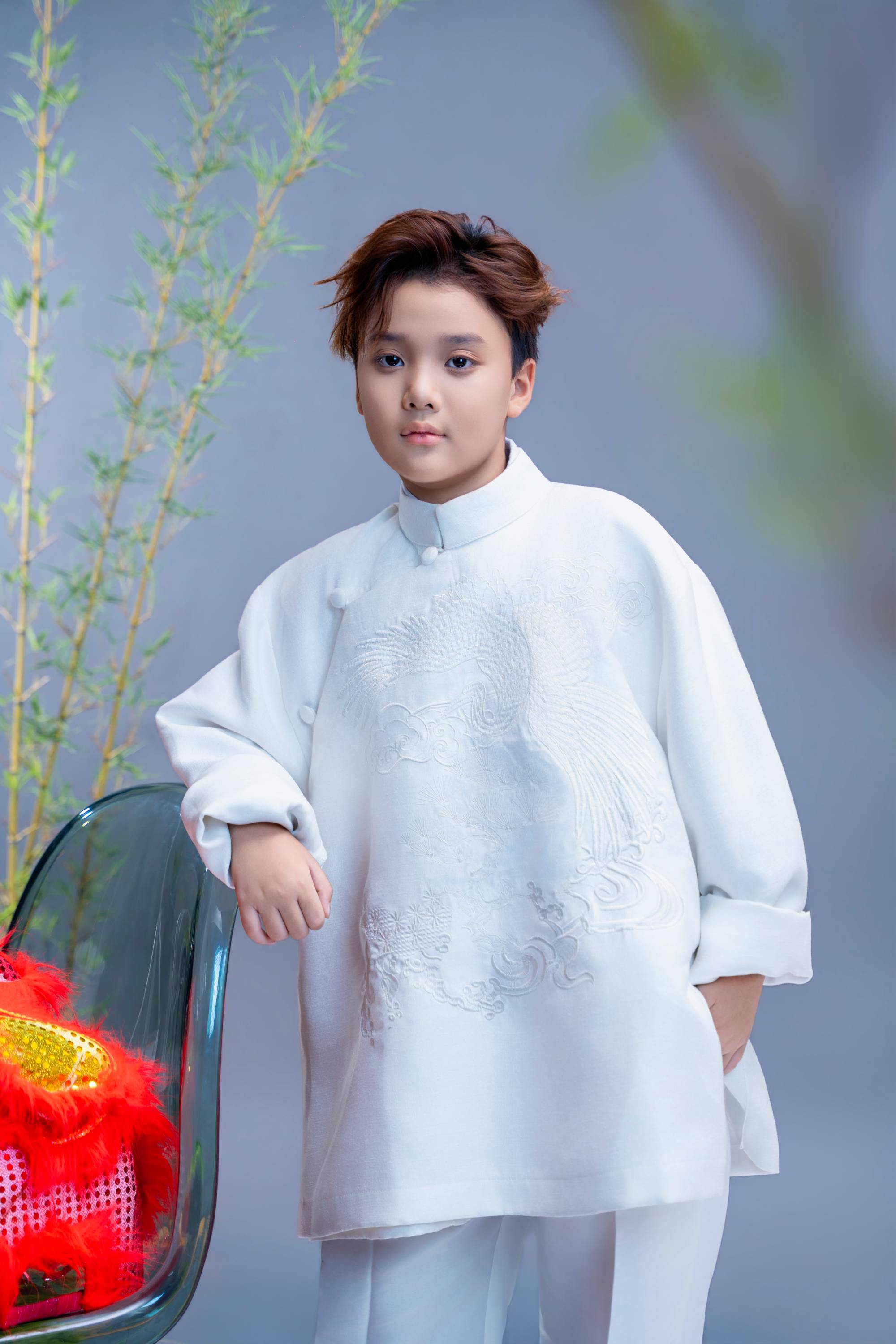 Mẫu nh&iacute; Tuấn Khải l&agrave;m mới h&igrave;nh ảnh với thiết kế của Trương Thanh Long - Ảnh 4.