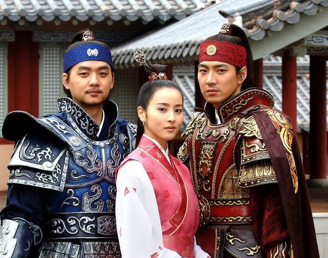 Han Hye Jin v&agrave; Ki Sung Yueng: H&ocirc;n nh&acirc;n đẹp nhưng đầy s&oacute;ng gi&oacute; sau 4 th&aacute;ng hẹn h&ograve; - Ảnh 4.