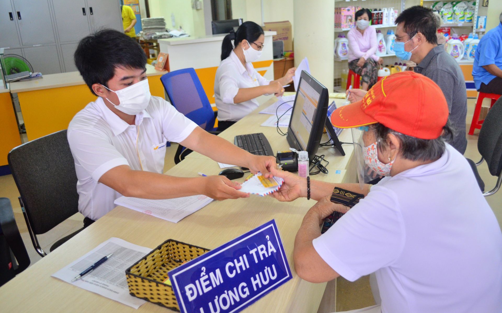 Bảo hiểm xã hội Việt Nam thông báo quan trọng về chi trả lương hưu, trợ cấp