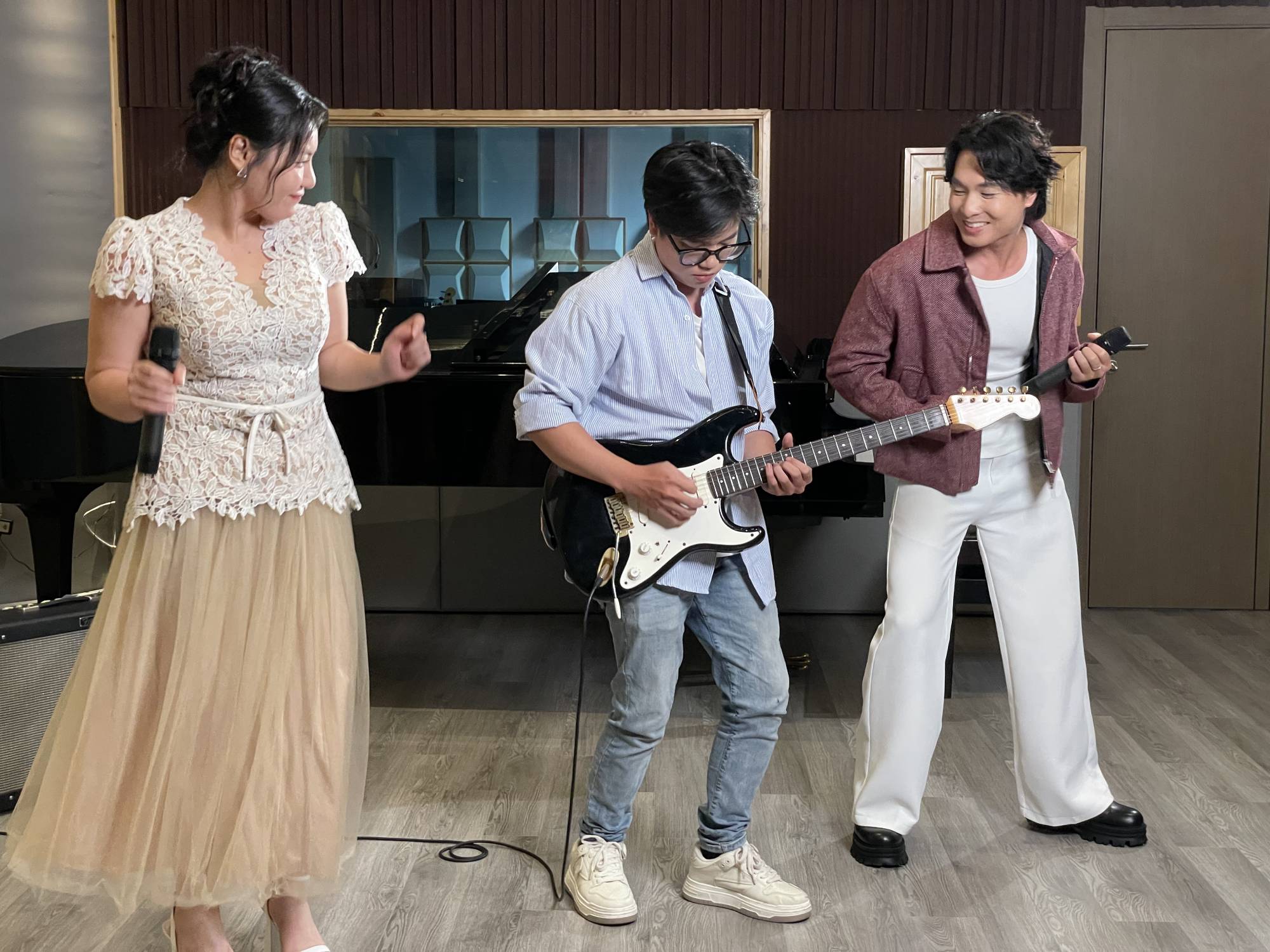 Nhạc sĩ V&otilde; Ho&agrave;i Ph&uacute;c ra mắt MV "Nếu", đưa k&yacute; ức tuổi thơ v&agrave;o kh&ocirc;ng gian &acirc;m nhạc - Ảnh 4.