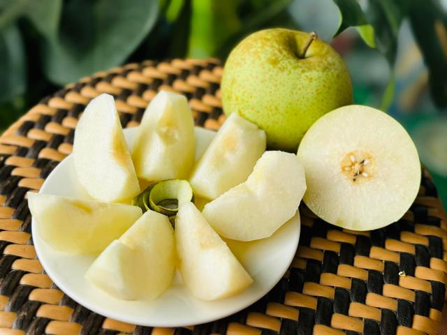 Mùa thu có một loại quả mọng nước được ví như “trợ thủ” cho hệ tiêu hóa, nhưng 3 nhóm người nên hạn chế - Ảnh 1.