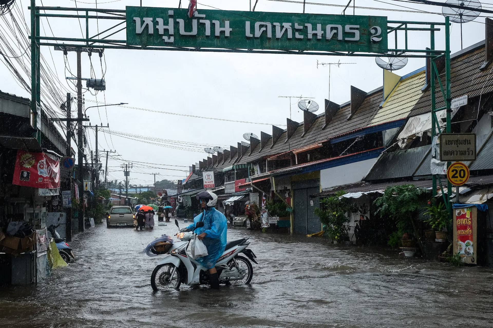 Cảnh báo du khách Việt đến Bangkok giữa ngập lụt thảm họa năm 2026 - Ảnh 3.
