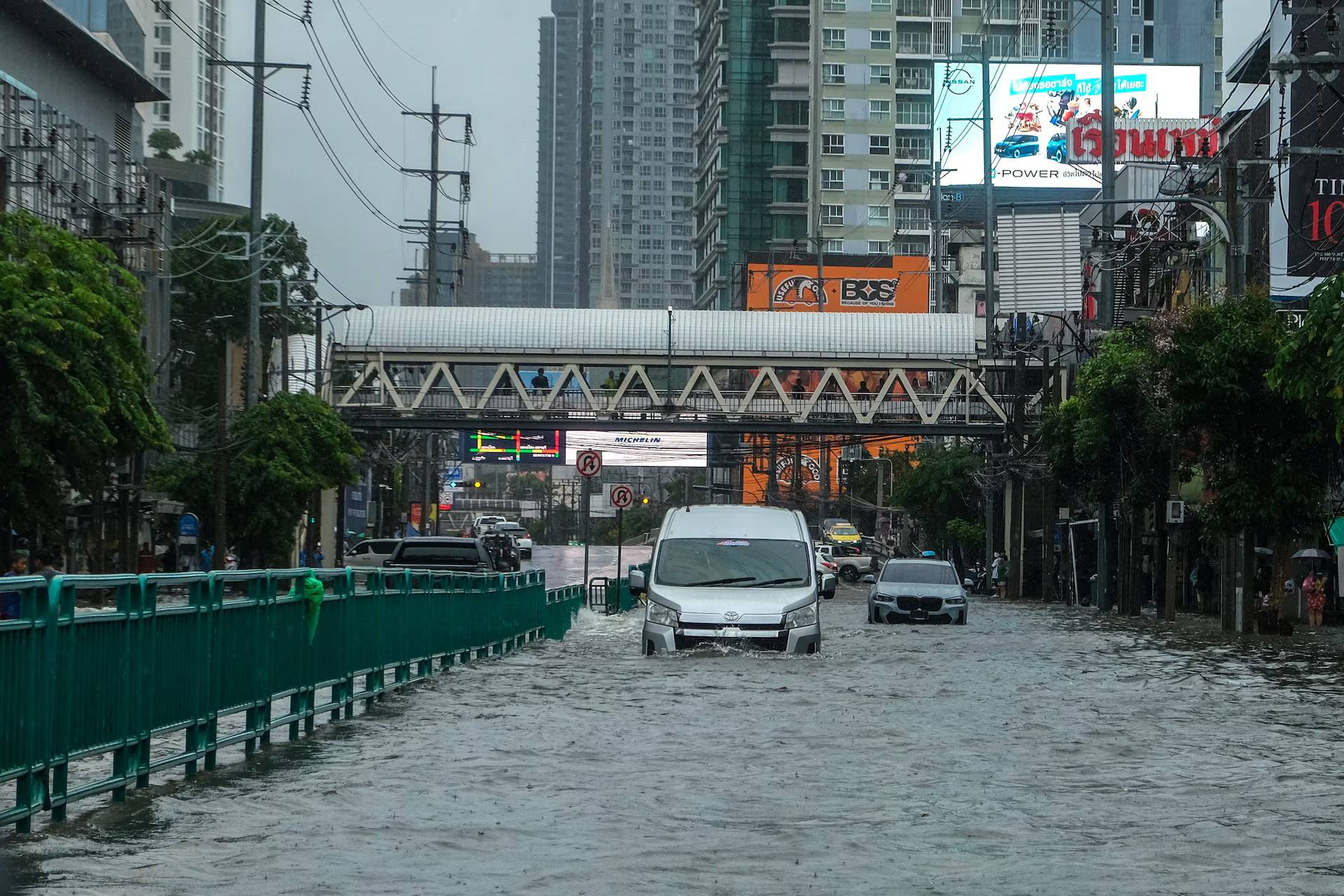 Cảnh báo du khách Việt đến Bangkok giữa ngập lụt thảm họa năm 2026 - Ảnh 4.