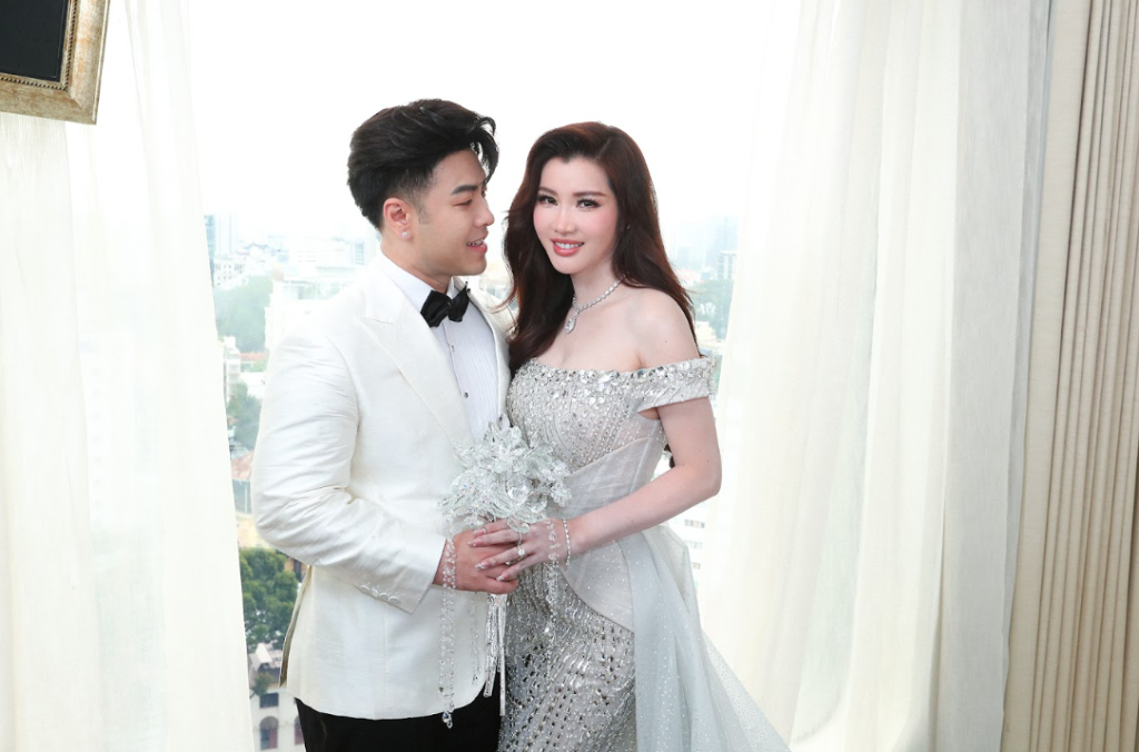 Akira Phan hôn lễ với Phương Maika: Lễ cưới ngập tràn cảm xúc tại TP HCM - Ảnh 1. Akira Phan hôn lễ với Phương Maika: Lễ cưới ngập tràn cảm xúc tại TP HCM - Ảnh 1.