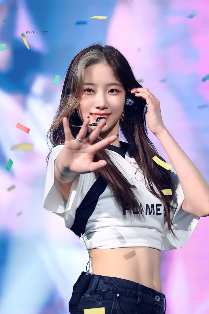 Kazuha LE SSERAFIM: Nữ idol g&acirc;y ch&uacute; &yacute; với body ho&agrave;n hảo v&agrave; giọng h&aacute;t cần cải thiện - Ảnh 7.