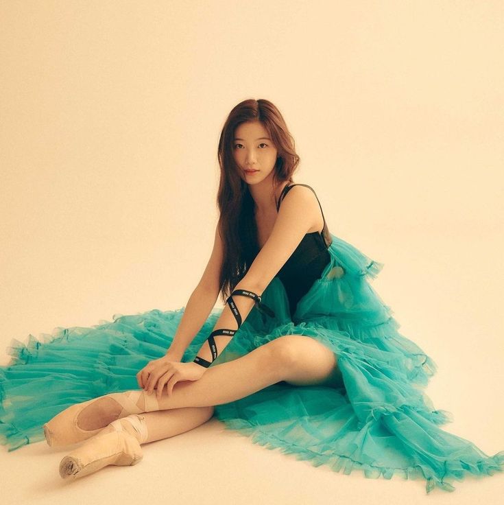 Kazuha LE SSERAFIM: Nữ idol g&acirc;y ch&uacute; &yacute; với body ho&agrave;n hảo v&agrave; giọng h&aacute;t cần cải thiện - Ảnh 2.
