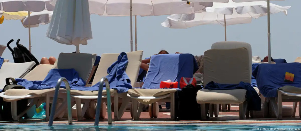 Tranh giành ghế tắm nắng ở bãi biển , cụ ông 82 tuổi tử vong thương tâm - Ảnh 1. Tranh giành ghế tắm nắng ở bãi biển , cụ ông 82 tuổi tử vong thương tâm - Ảnh 1.