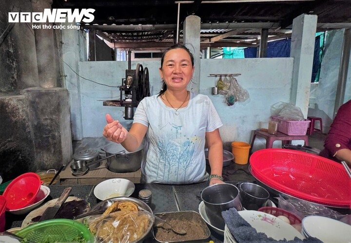 Tô bún rạm 10.000 đồng đầy ắp thịt tôm cua tại Gia Lai - Ảnh 5.
