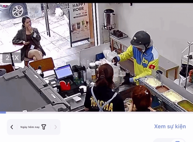 Shipper l&agrave;m đổ 6 ly nước v&agrave; xin đền tiền, video ghi lại c&aacute;ch chủ qu&aacute;n xử l&yacute; t&igrave;nh huống lan truyền ch&oacute;ng mặt- Ảnh 2.