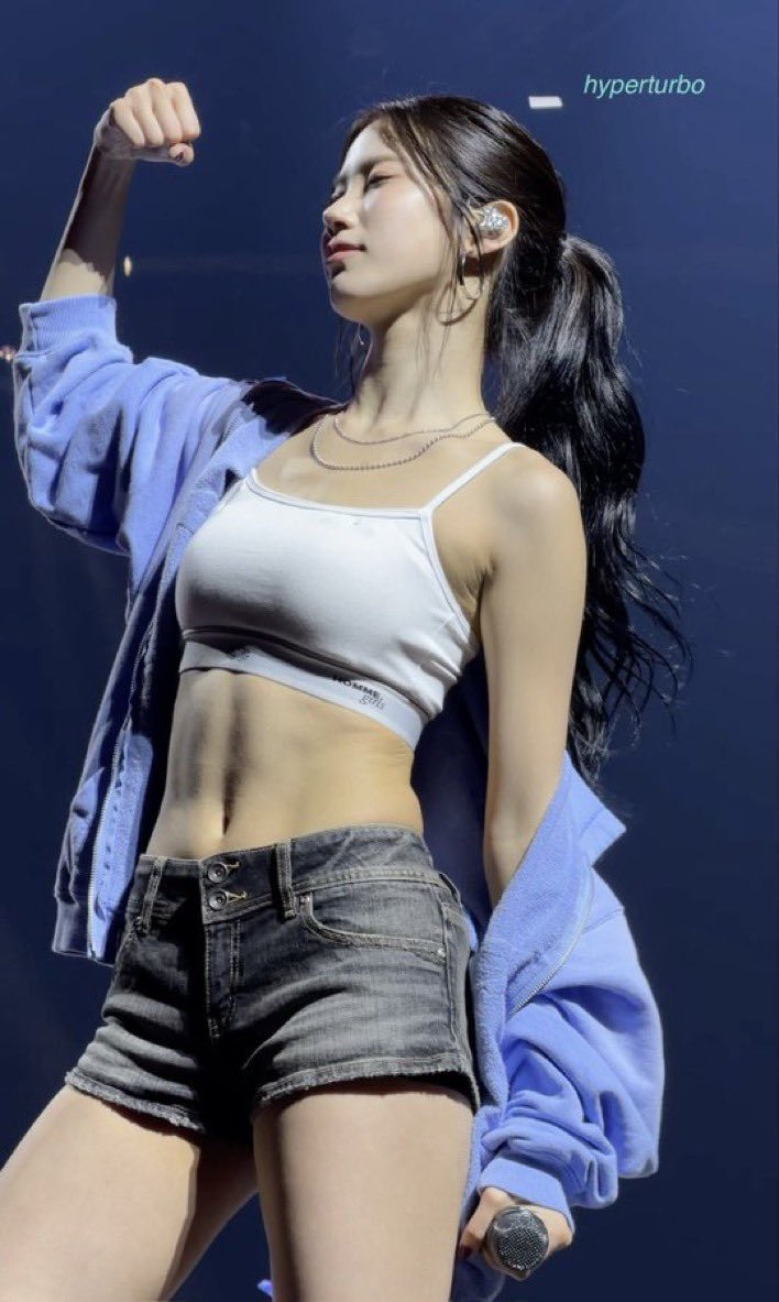 Kazuha LE SSERAFIM: Nữ idol g&acirc;y ch&uacute; &yacute; với body ho&agrave;n hảo v&agrave; giọng h&aacute;t cần cải thiện - Ảnh 4.