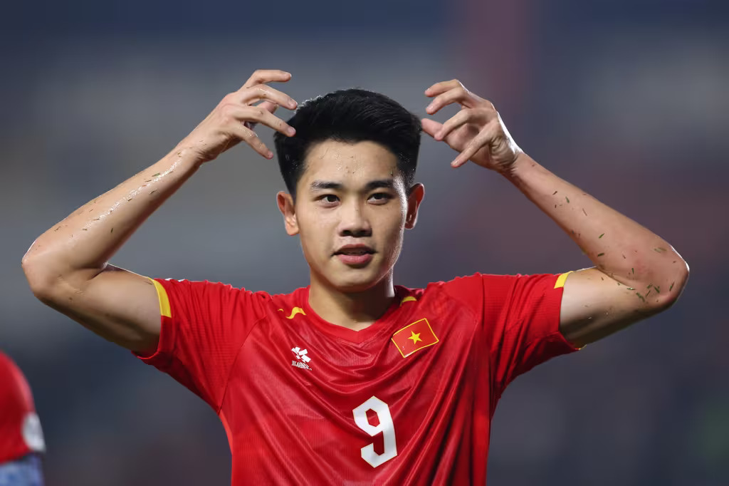 Trang chủ FIFA ấn tượng với Đình Bắc, dành lời khen cho "lá chắn thép" tuyển Việt Nam - Ảnh 1. Trang chủ FIFA ấn tượng với Đình Bắc, dành lời khen cho "lá chắn thép" tuyển Việt Nam - Ảnh 1.