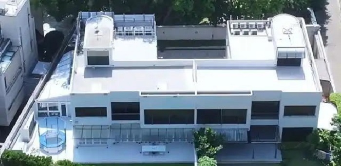 Cho&aacute;ng ngợp với cuộc sống của con g&aacute;i Lưu Đức Hoa: Được bố chi 1650 tỷ đồng khi mới ch&agrave;o đời, c&oacute; 3 bảo mẫu v&agrave; 10 vệ sĩ t&uacute;c trực - Ảnh 3.