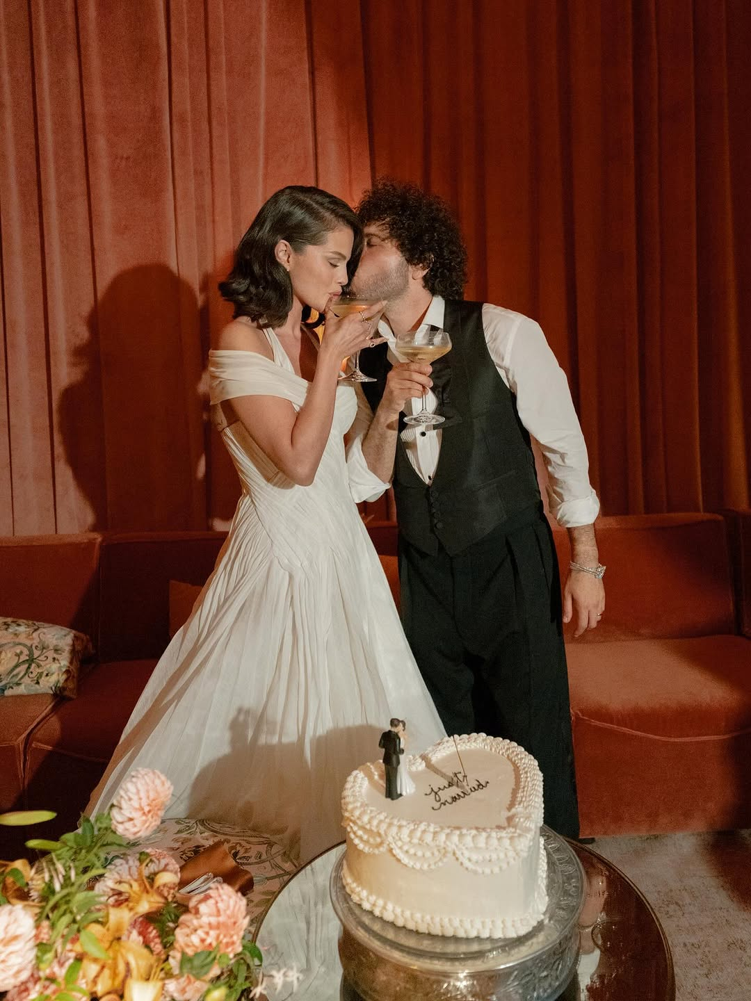 Selena Gomez ly h&ocirc;n trong nước mắt v&igrave; bị Benny Blanco cắm sừng , tin đồn g&acirc;y b&atilde;o mạng x&atilde; hội - Ảnh 6.