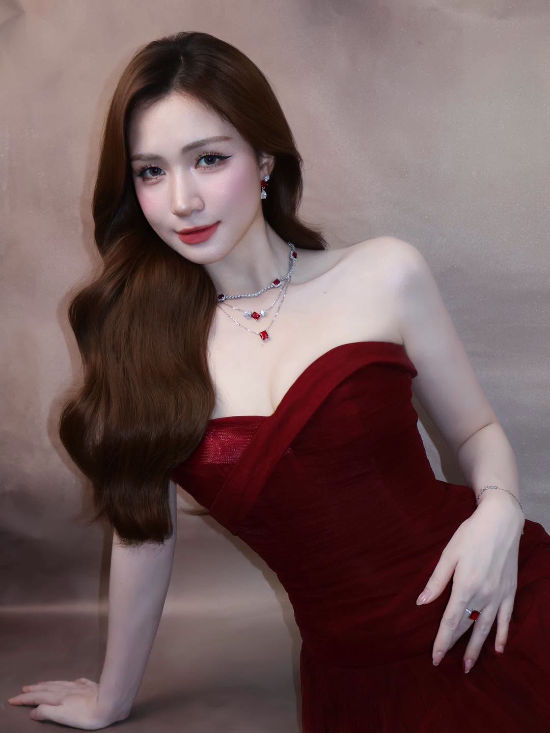 H&ograve;a Minzy l&agrave;m mẹ đơn th&acirc;n kiếm 500 triệu mỗi v&agrave;i ng&agrave;y qua livestream b&aacute;n h&agrave;ng - Ảnh 2.