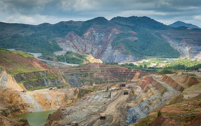 Ngồi trên mỏ vàng 250 tấn, quốc gia này trao quyền khai thác 1,4 triệu hecta cho doanh nghiệp Trung Quốc, các công ty phương Tây ngậm ngùi đứng nhìn - Ảnh 2.