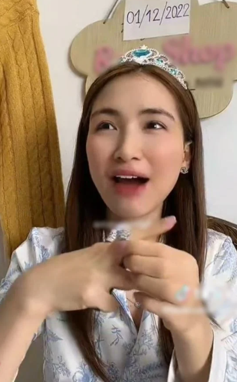 H&ograve;a Minzy l&agrave;m mẹ đơn th&acirc;n kiếm 500 triệu mỗi v&agrave;i ng&agrave;y qua livestream b&aacute;n h&agrave;ng - Ảnh 5.