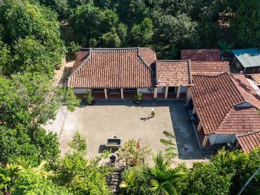 Ph&aacute;t hiện ng&ocirc;i l&agrave;ng rộng hơn 270 ha c&oacute; 8 nh&agrave; cổ trăm tuổi, nổi tiếng với chiếc b&agrave;n kh&ocirc;ng cần đẩy vẫn xoay - Ảnh 5.