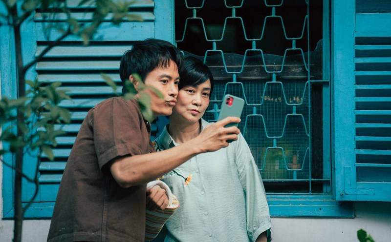 NSƯT Tuyết Thu tỏa sáng trong Lên Hương và Trại Buôn Người: Nhân vật mẹ đầy cảm xúc - Ảnh 3. NSƯT Tuyết Thu tỏa sáng trong Lên Hương và Trại Buôn Người: Nhân vật mẹ đầy cảm xúc - Ảnh 3.