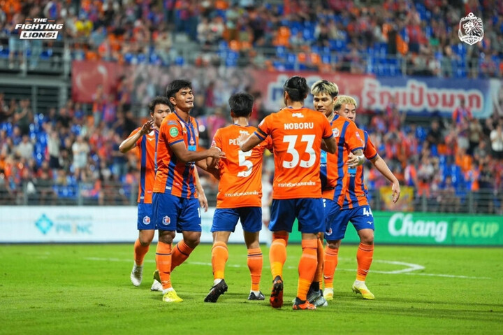 Madam Pang từ bỏ quyền lực ở Port FC để trở th&agrave;nh Chủ tịch li&ecirc;n đo&agrave;n b&oacute;ng đ&aacute; Th&aacute;i Lan - Ảnh 2.